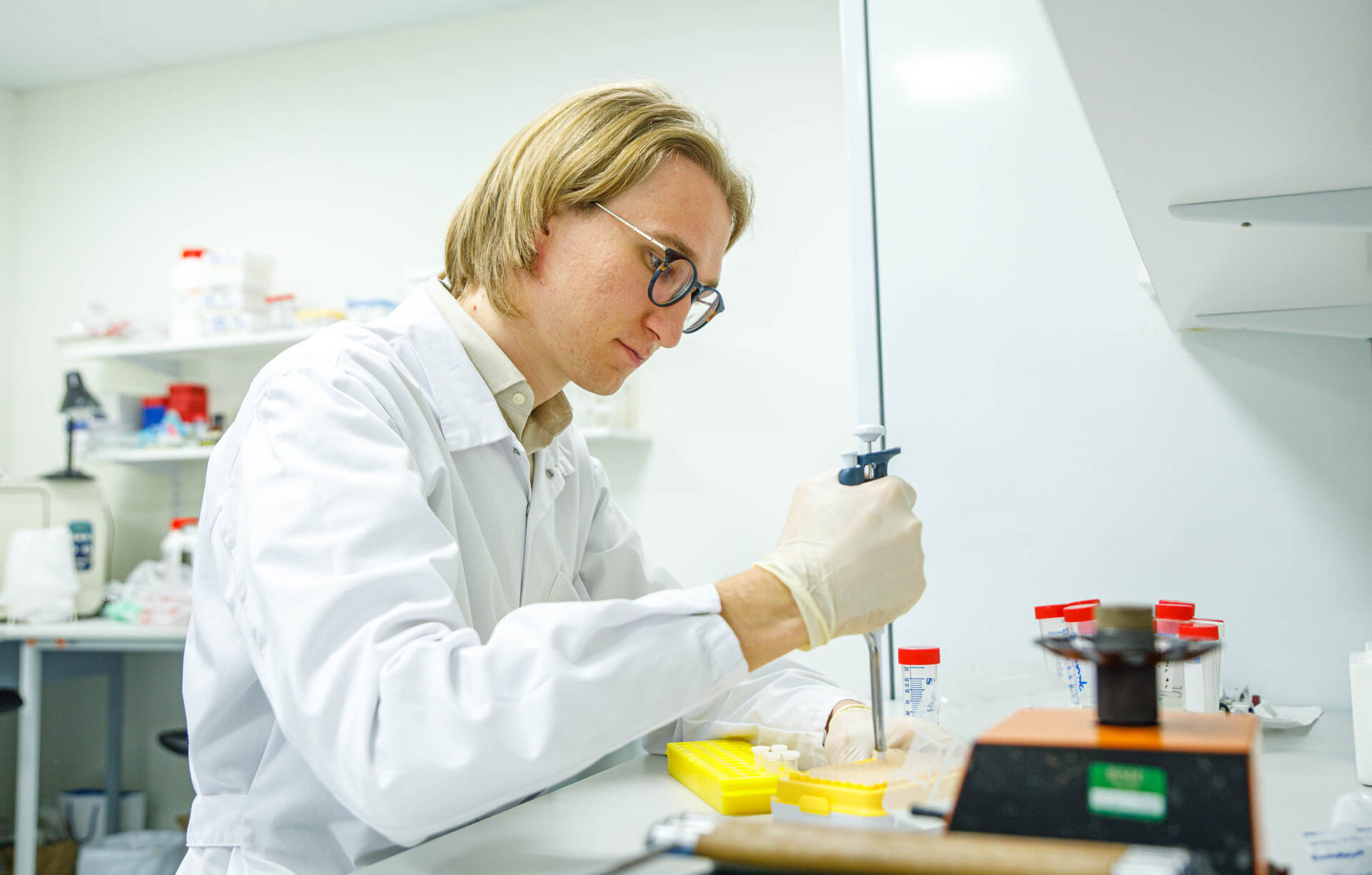 Improved hollow fibre bioreactor supplement for induced therapeutic EV production (EVBoost)