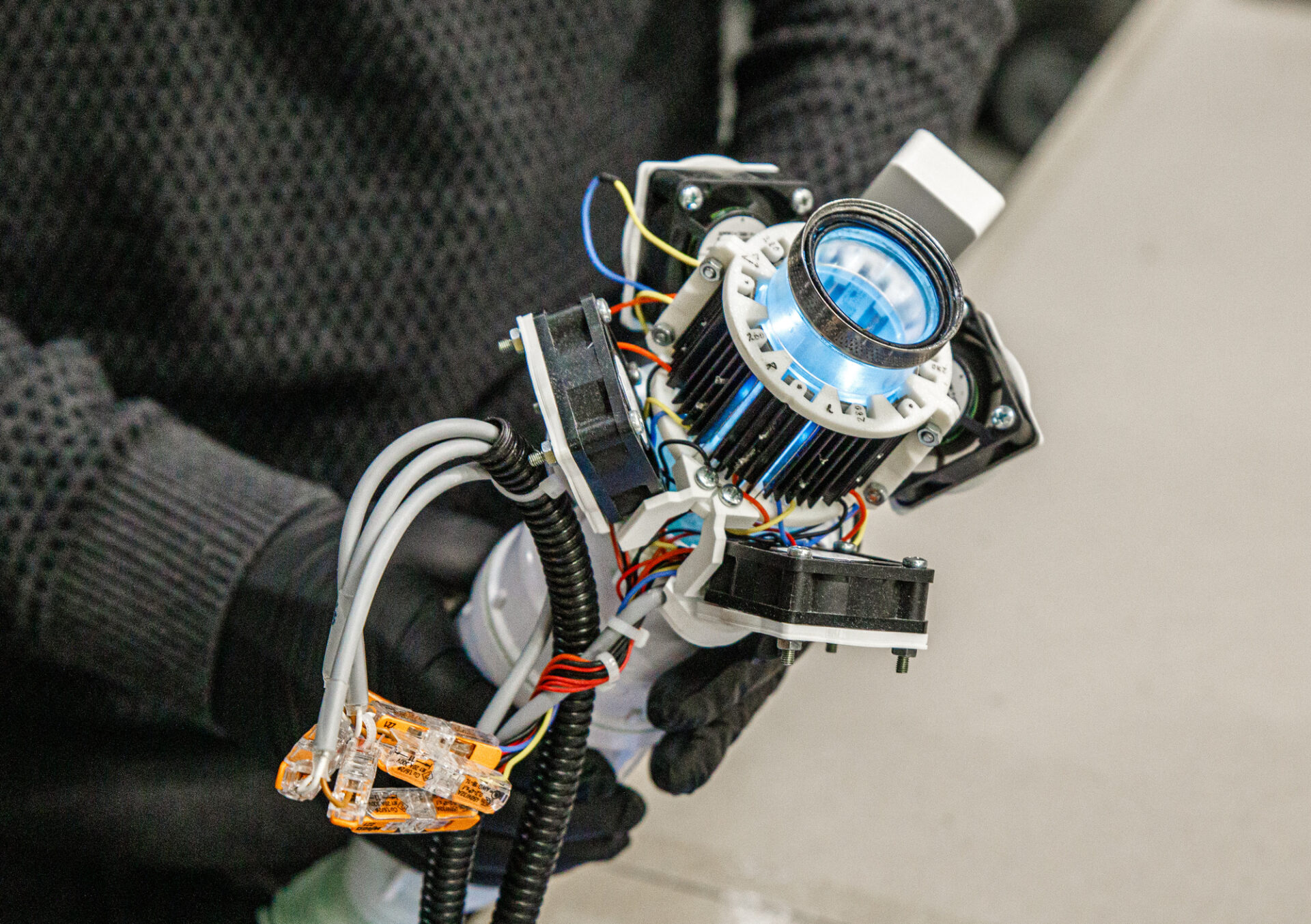 Inovatīvas izlietnes dezinfekcijas ierīces izstrāde pret AMR mikroorganismiem (B-Shield)