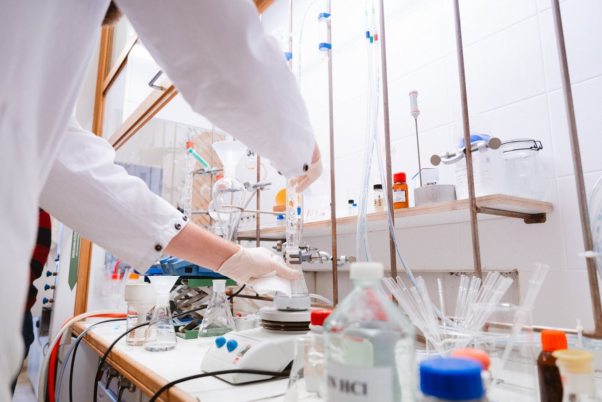 “BioPhoT” projekts: pētnieki meklē jaunus risinājumus dzīvībai bīstamu sēnīšu infekciju ārstēšanai