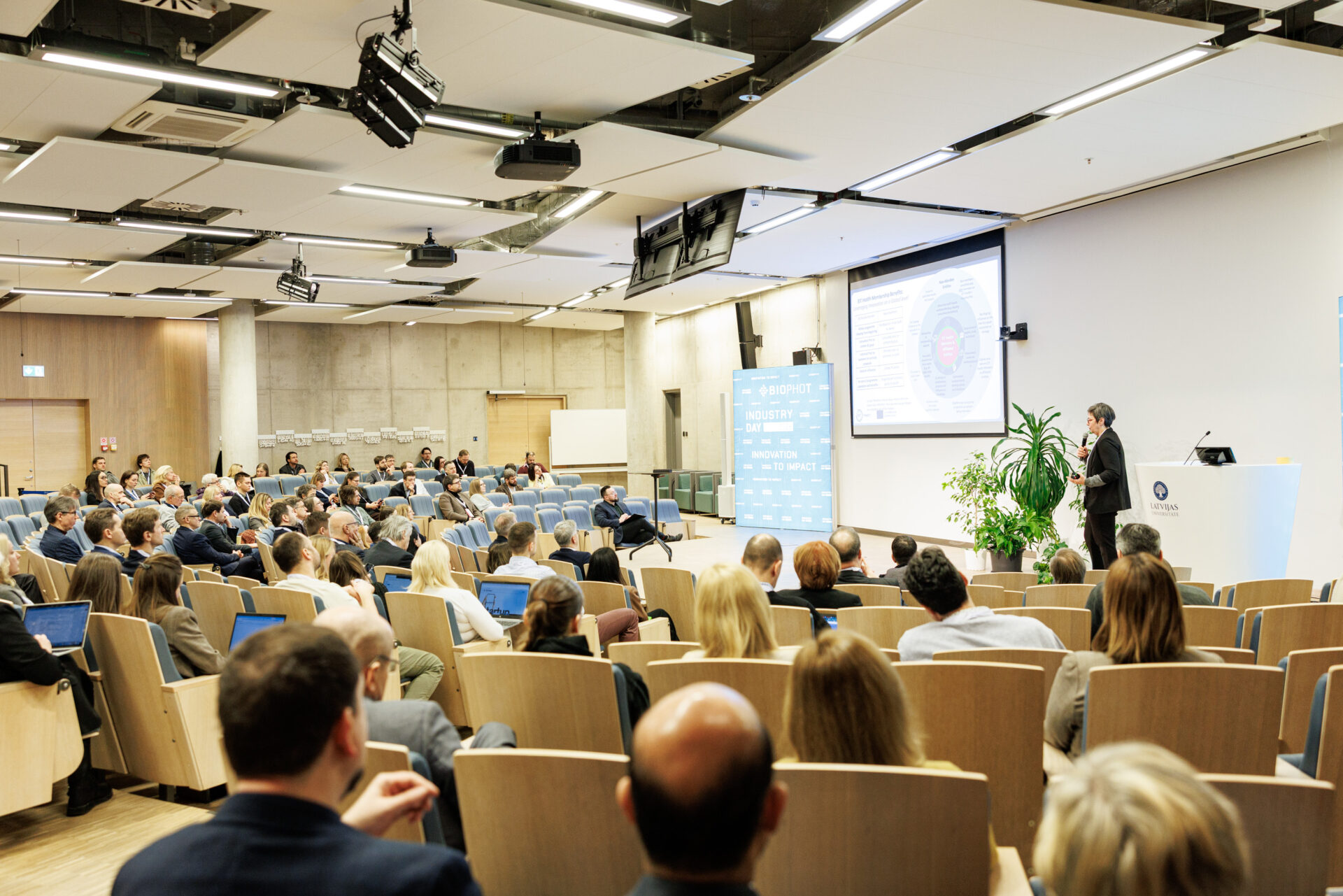 “BioPhoT” Industrijas dienā uzsver dialoga nozīmi inovāciju attīstībā