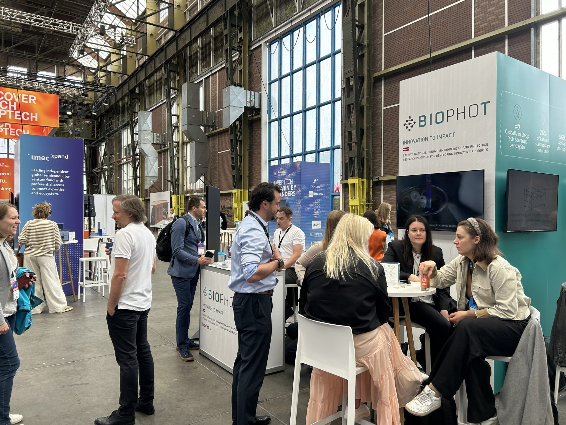 “BioPhoT” komandas stiprina saites ar investoriem un paātrina inovāciju virzību uz starptautisku tirgu
