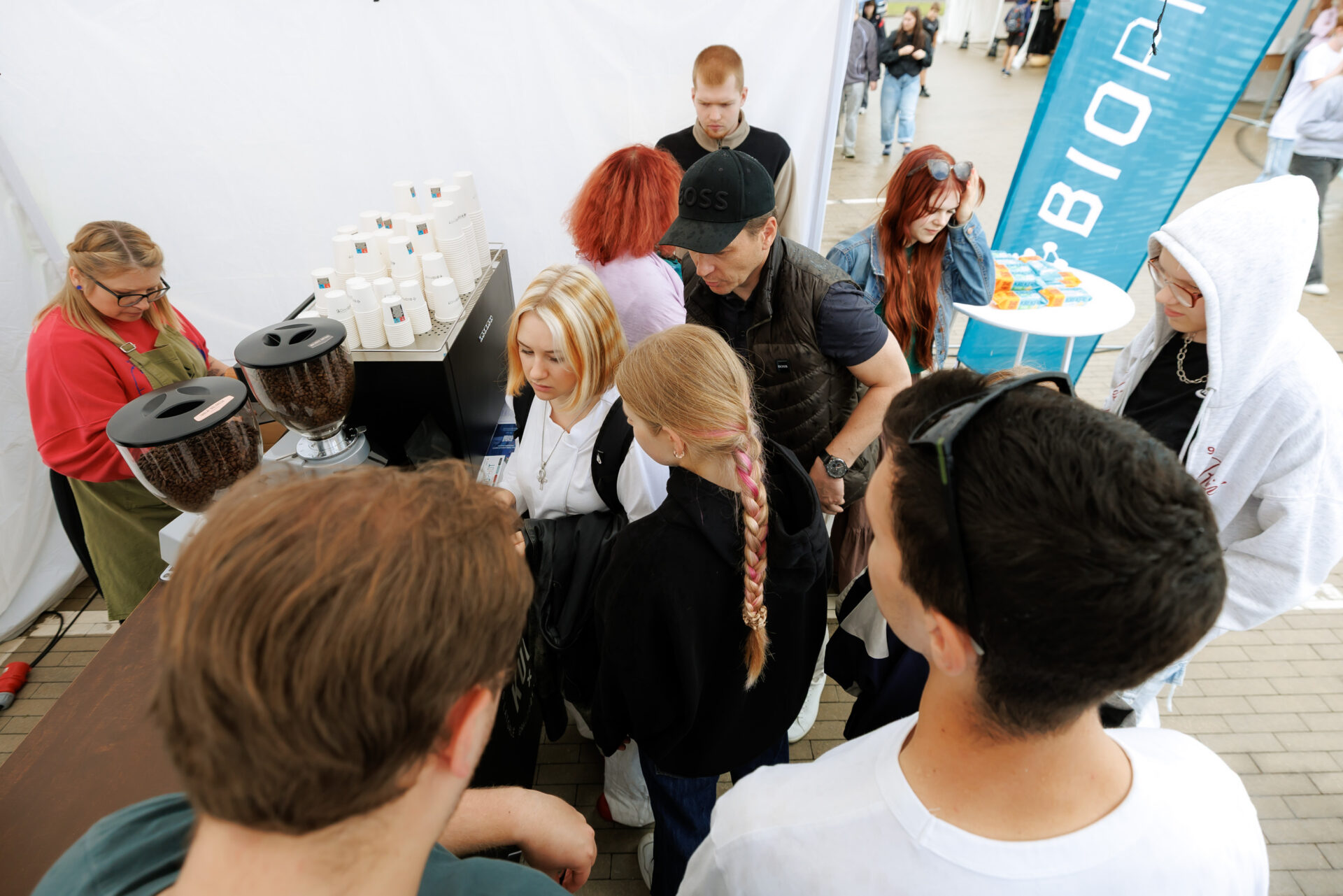 Jaunieši festivālā “KOPUMS 2026” iepazīst “BioPhoT” projektus